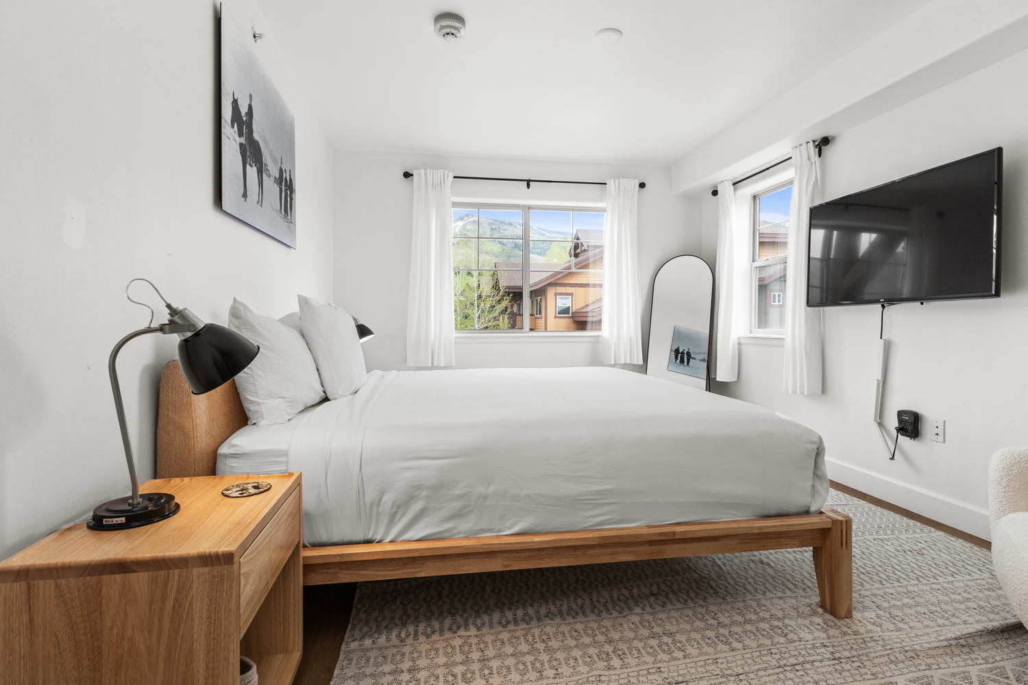 Ensuite Bedroom #1 – King Bed | HDTV