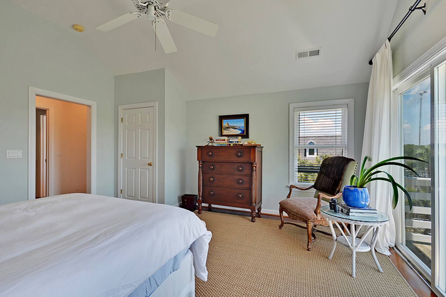Bedroom 2 (Queen Size)