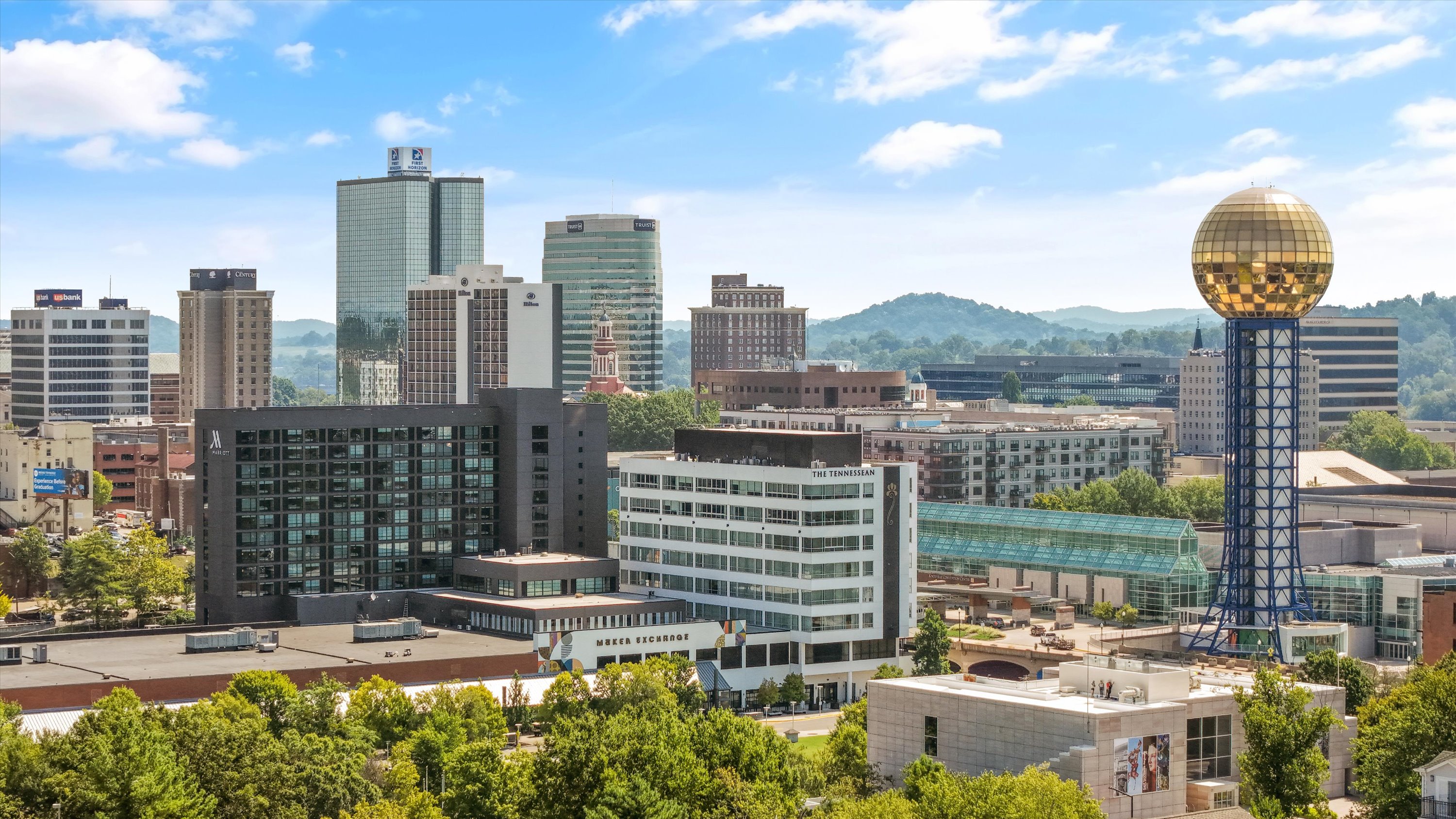 Walking distance to downtown Knoxville, Neyland stadium and UT campus!