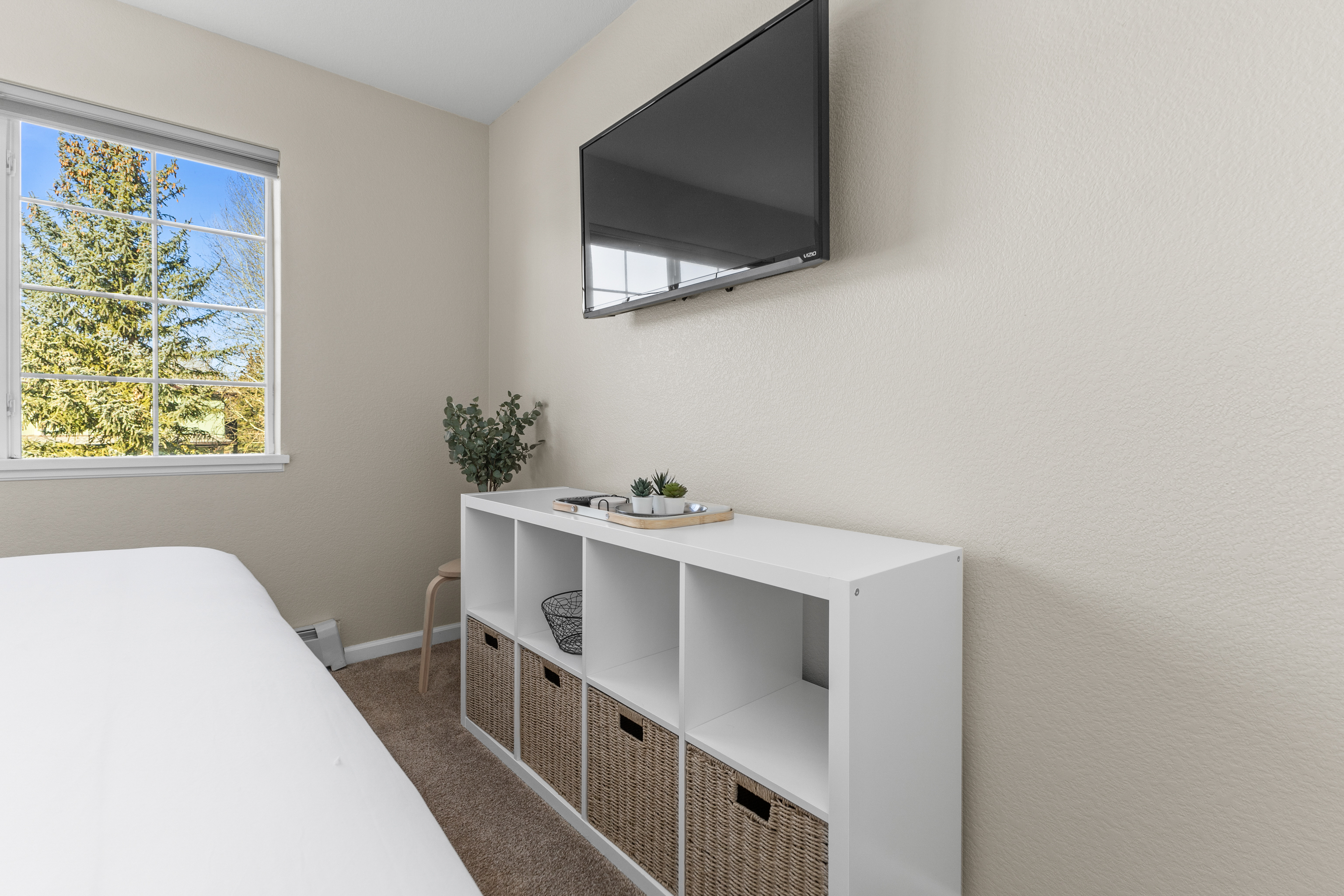 Ensuite Bedroom 1 | Smart TV