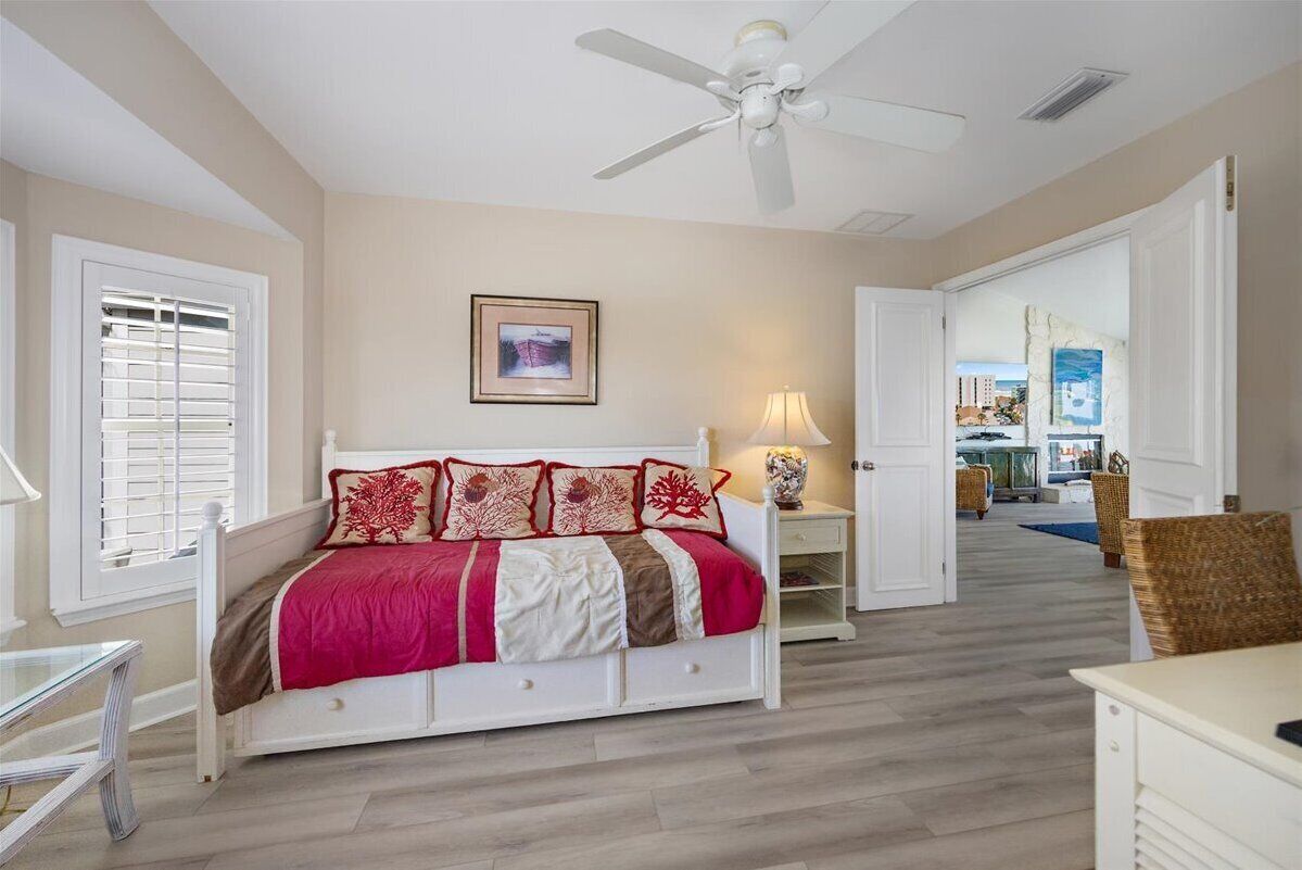 Daybed with trundle shares bath with upstairs queen bedroom