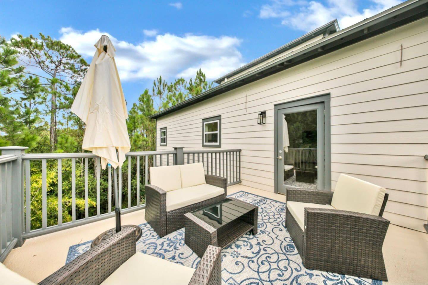 Balcony off main dining room