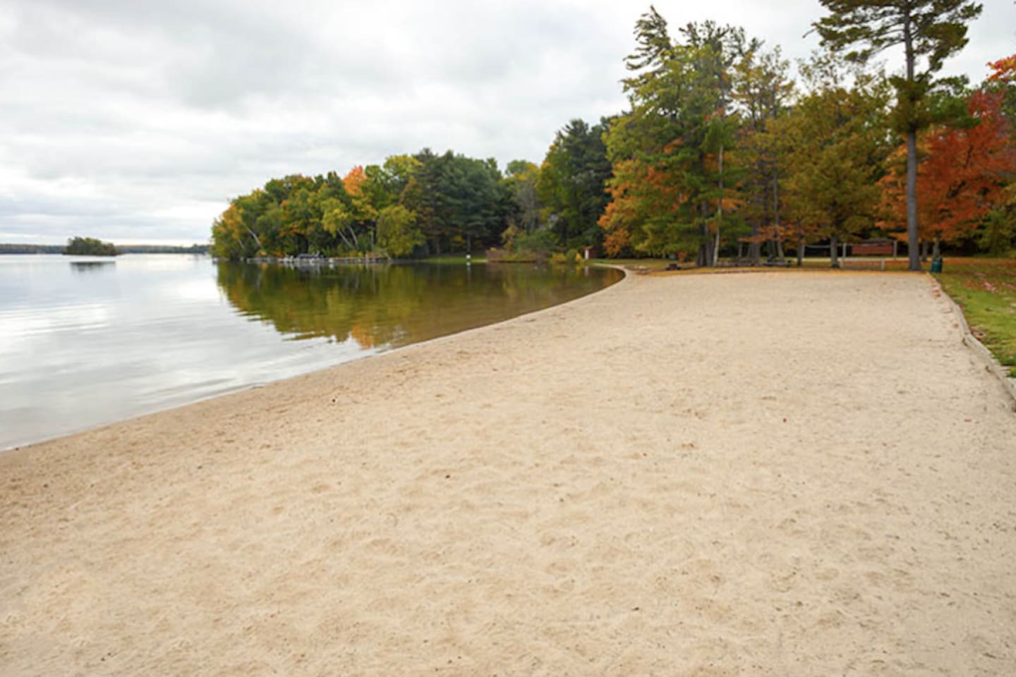 The Bungalow is 3 miles from Gilbert Beach