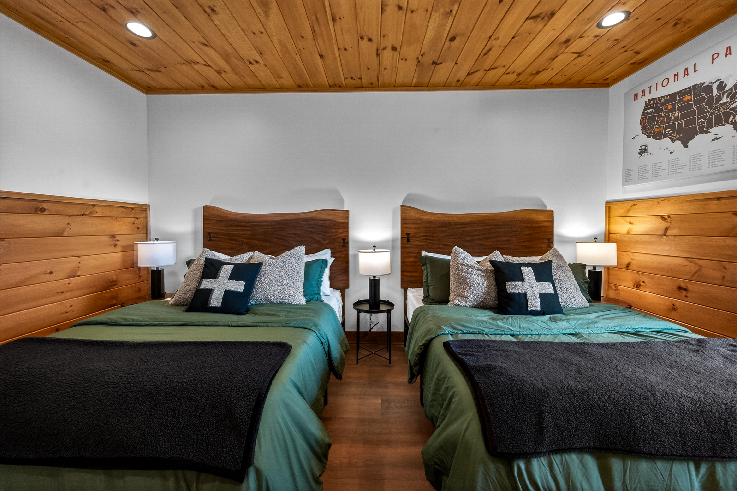 🛏️ Spacious Double Queen Suite – This comfortable bedroom features two queen beds, a large TV, and a private en-suite bathroom with walk in shower, offering a relaxing and convenient retreat after a day exploring the Smoky Mountains.