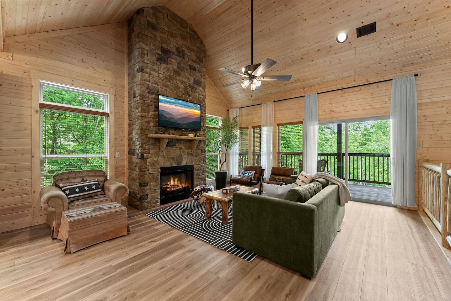 Bright & Cozy Living Room with Fireplace and Lake Views