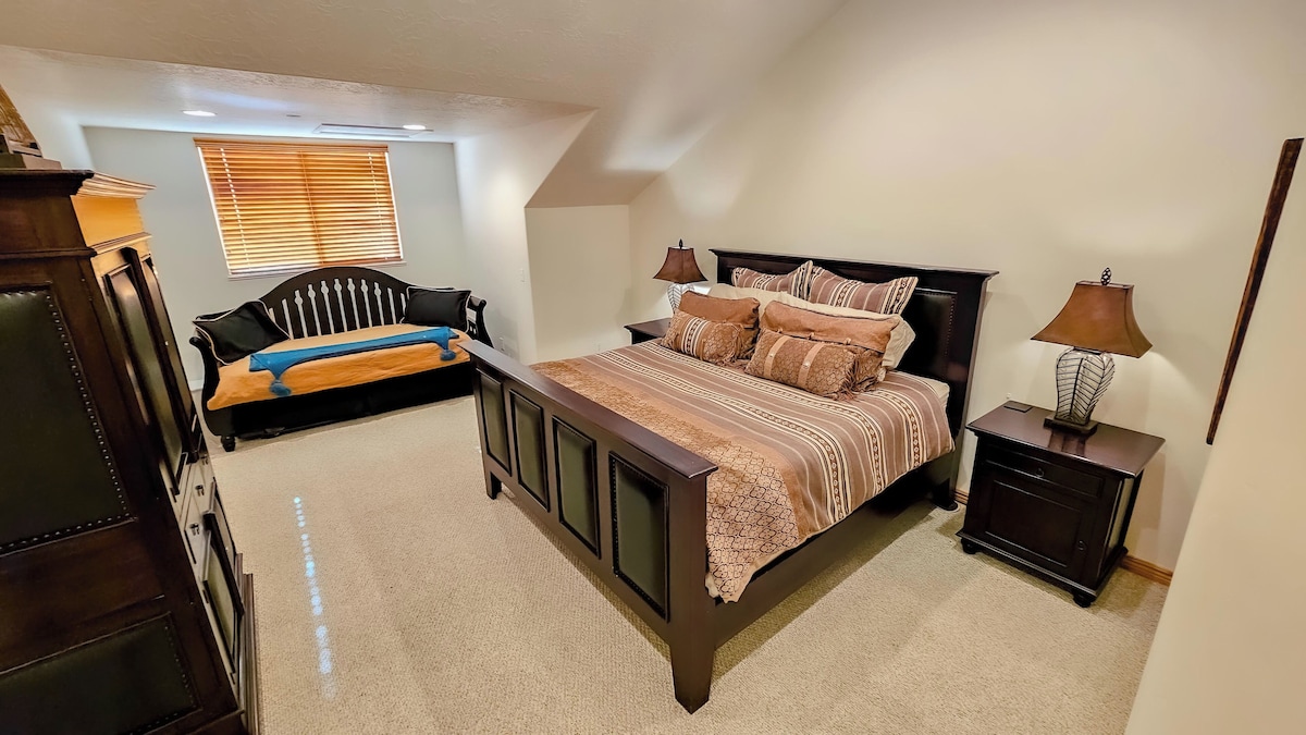 The primary bedroom is outfitted with a king bed, luxurious linens, and plush pillows. There is also a trundle bed for additional guests.