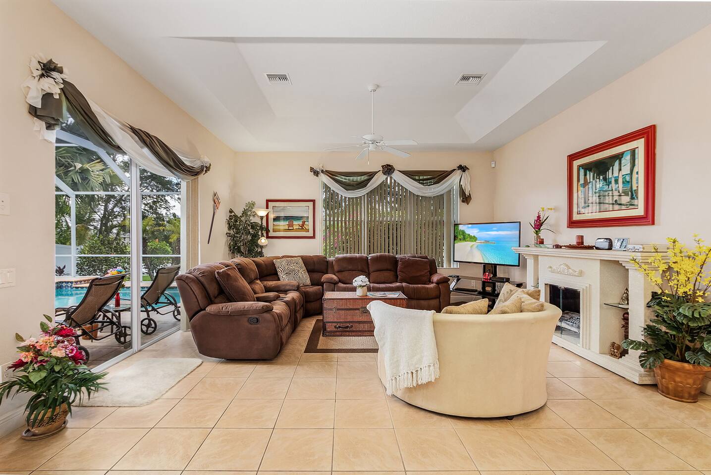 Villa Rosa - Large Living area 