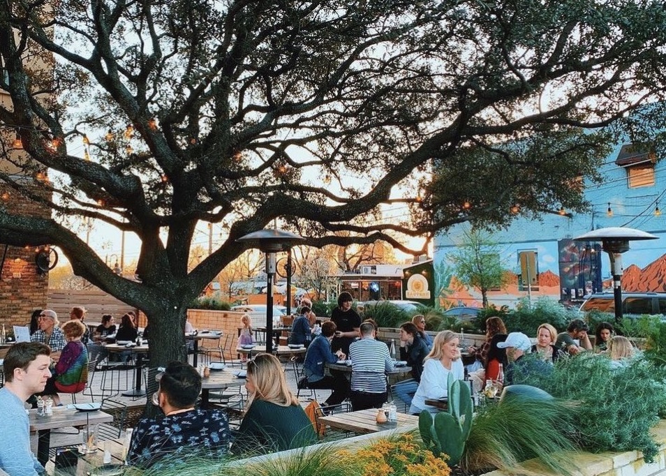 5 mins to east austin where best eateries are
