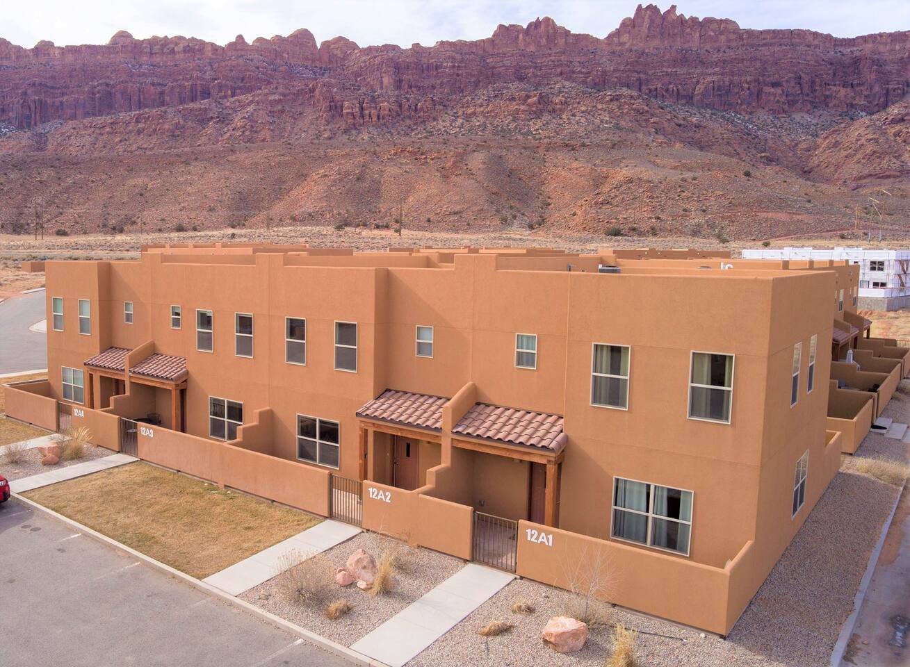Gorgeous setting with view of Moab Rim