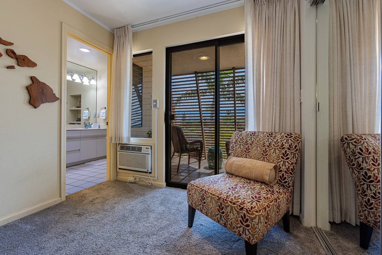 En suite bath off the sitting area