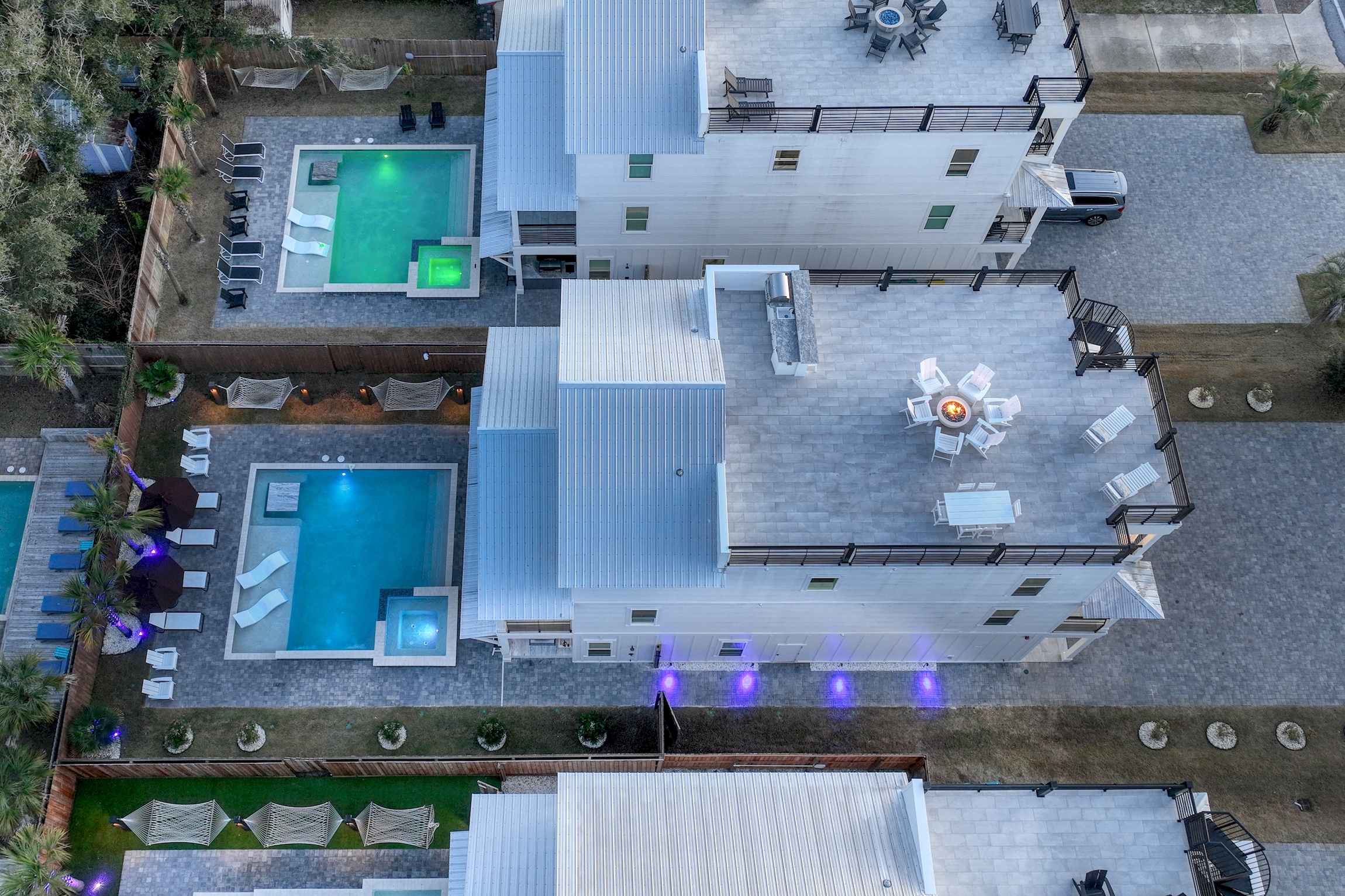 One-Of-A-Kind rooftop: Grill, Fire Pit, Dining Table, Gulf Views