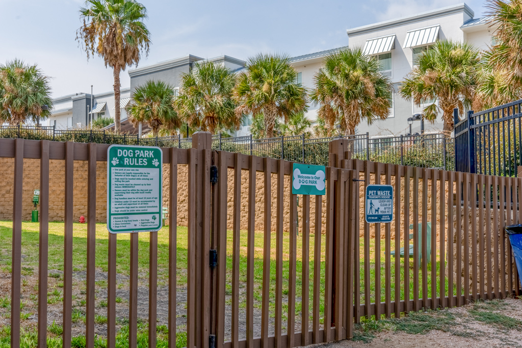 Families who travel with canine family members will enjoy the enclosed dog area
