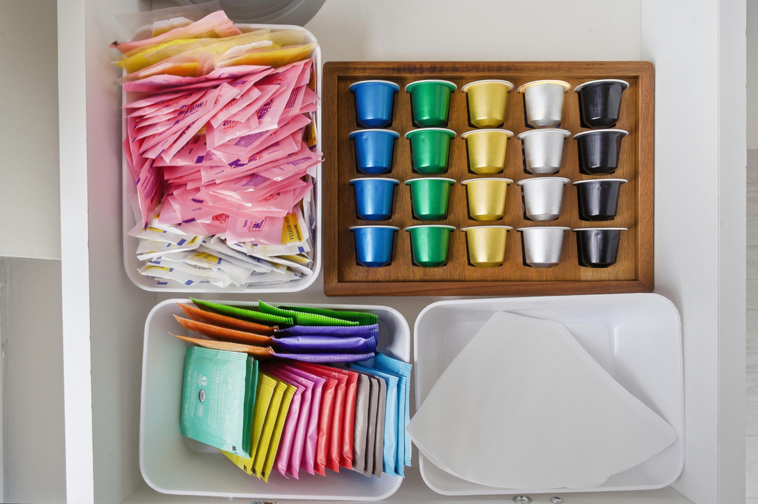 Espresso pods of varying strength, tea, and sugar are stocked for the guests.