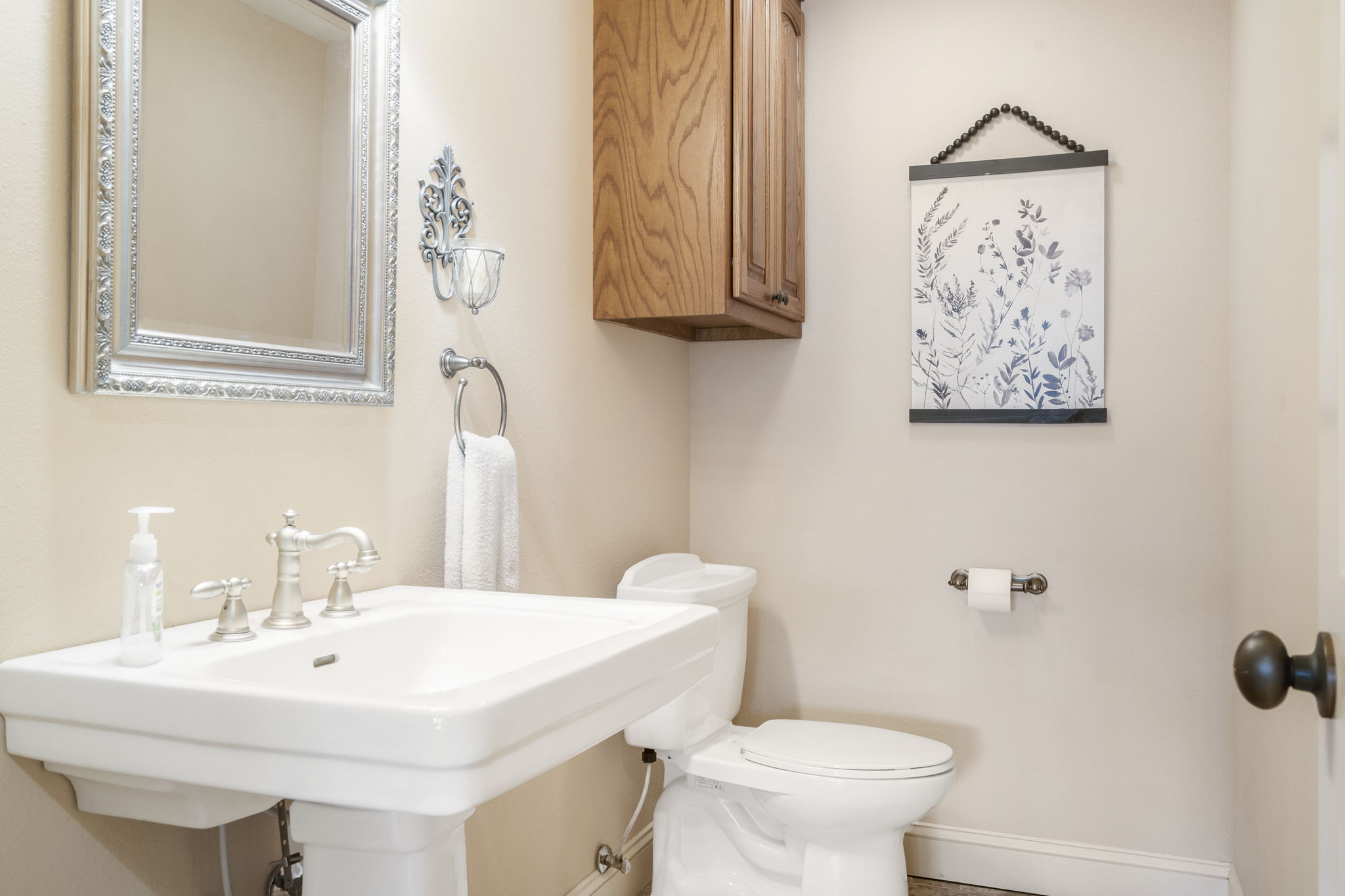 Half bath off of the game room
