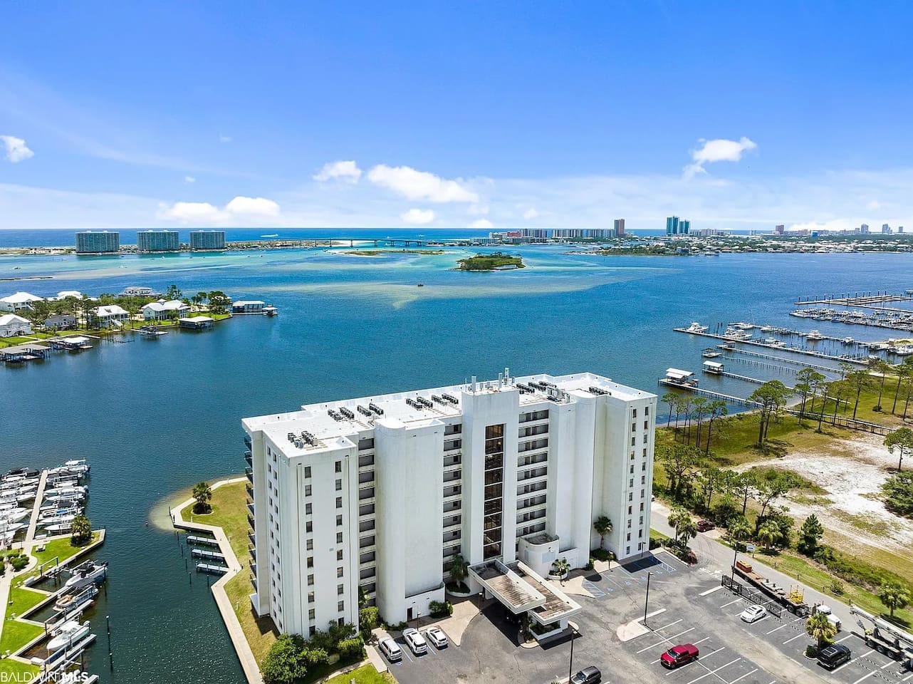 Stunning Waterfront Retreat: Experience breathtaking views from your private balcony!  