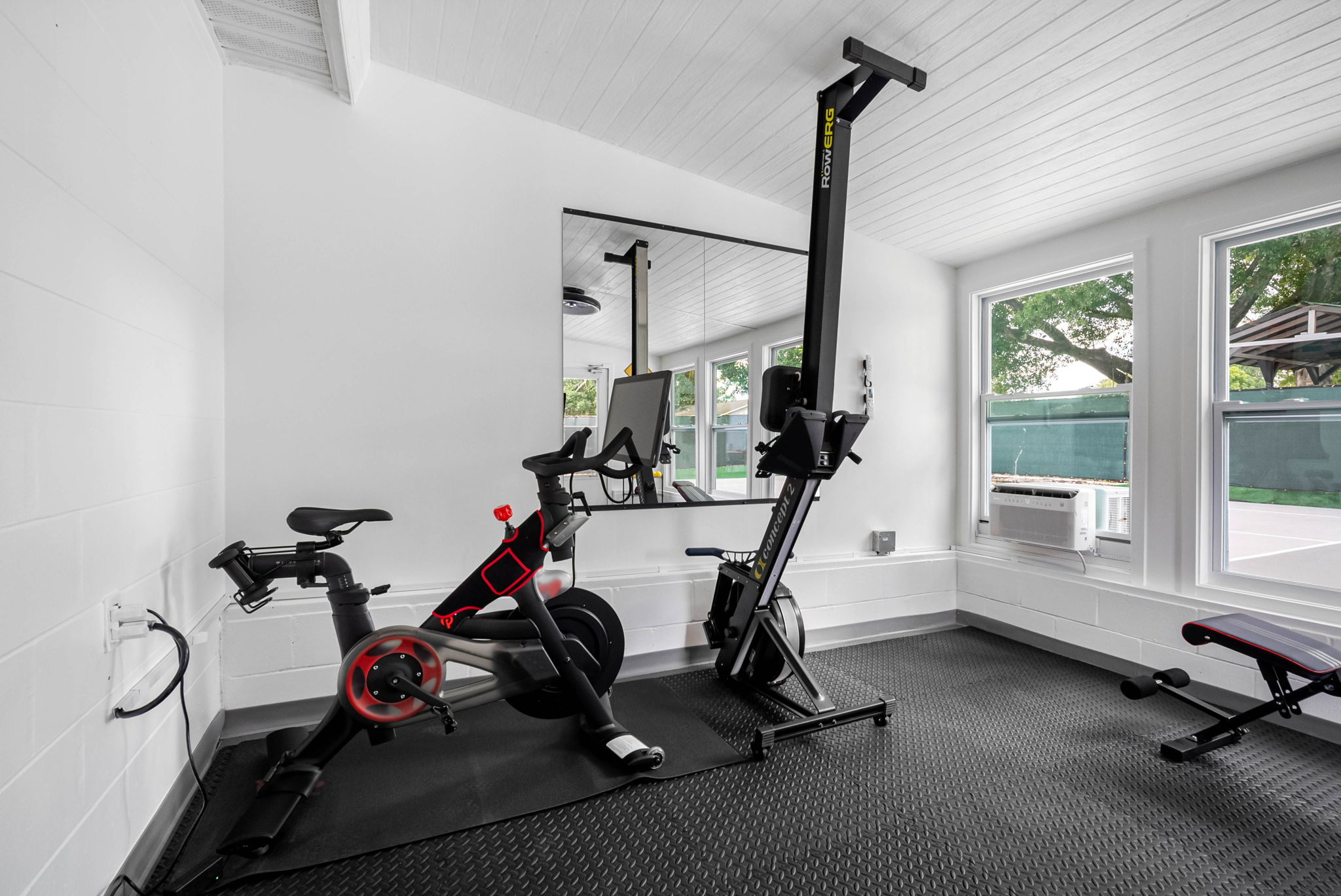 Whether you’re rowing, spinning, or hitting abs on the mat, this gym keeps you moving.