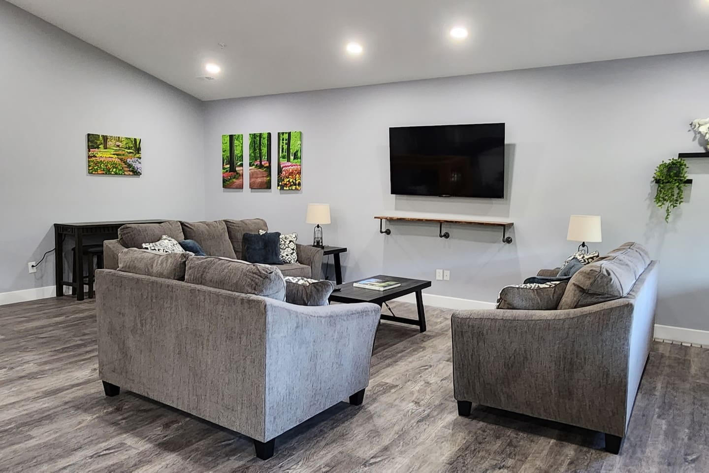 Oversized living room with plenty of seating—ideal for large groups and movie nights.