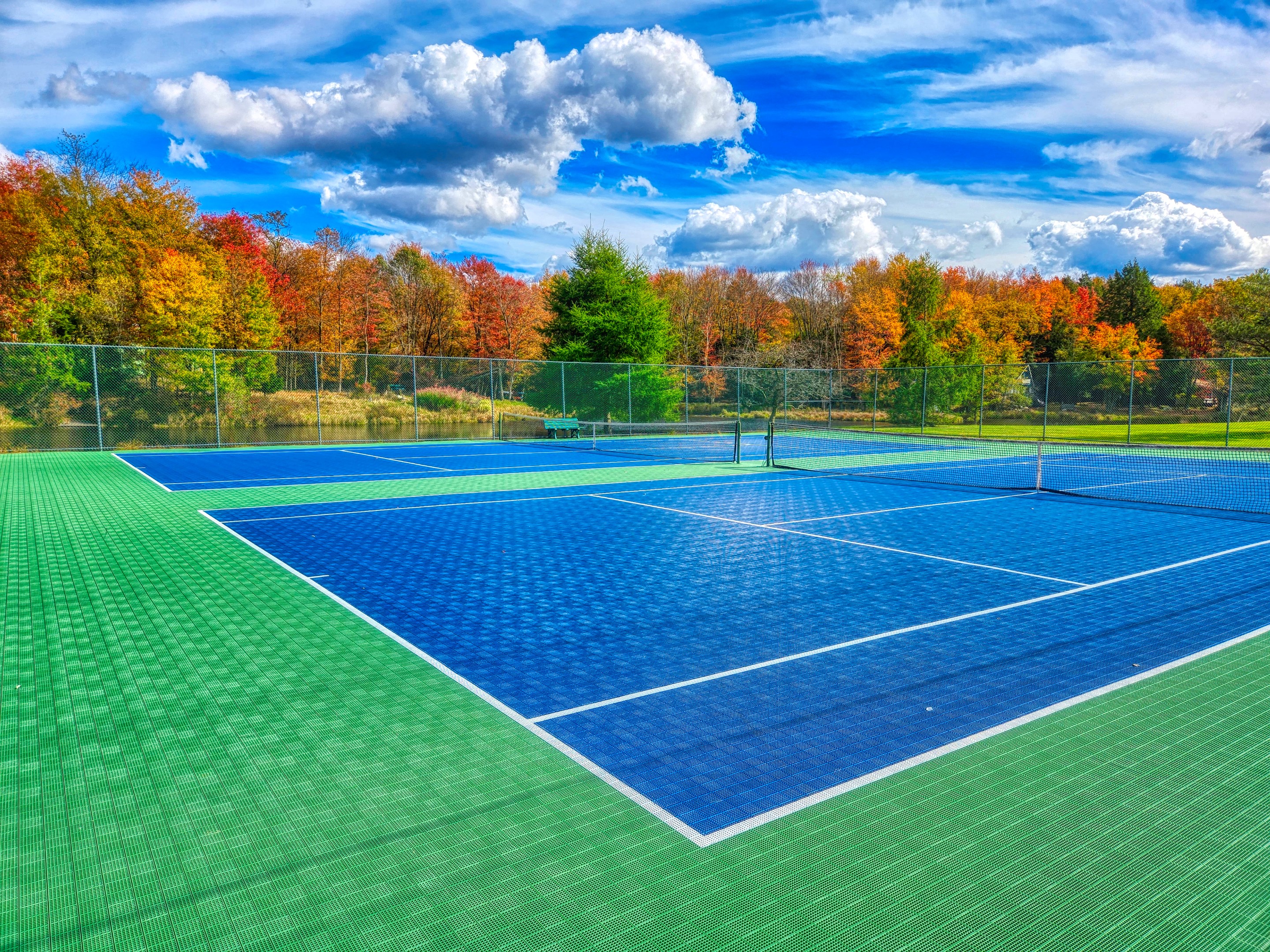 Tennis Courts at Island pool complex - Community Amenity - Arrowhead Lake - Serhii Vacation Rentals