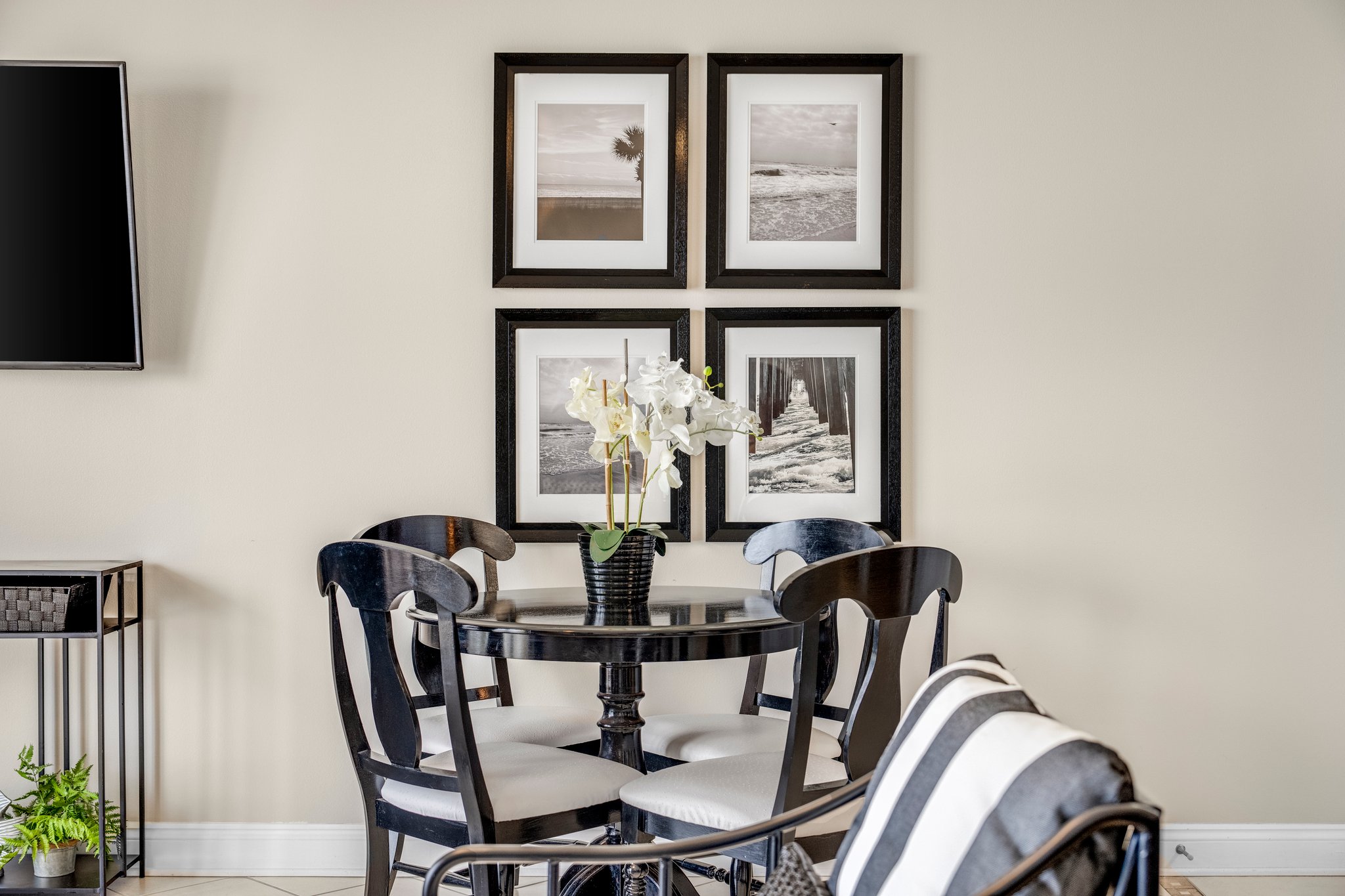 Room for four to dine