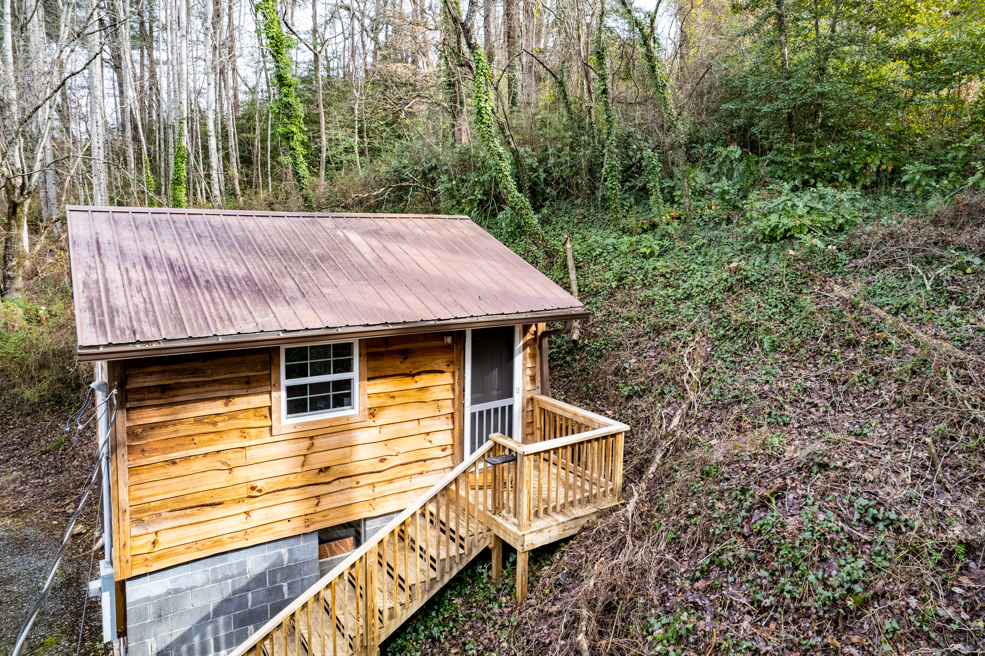 The separate apartment suite behind the main dwelling