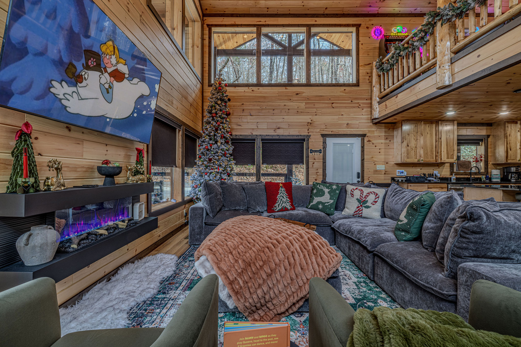 Celebrate Christmas the cabin way at Tree Top Hideaway!