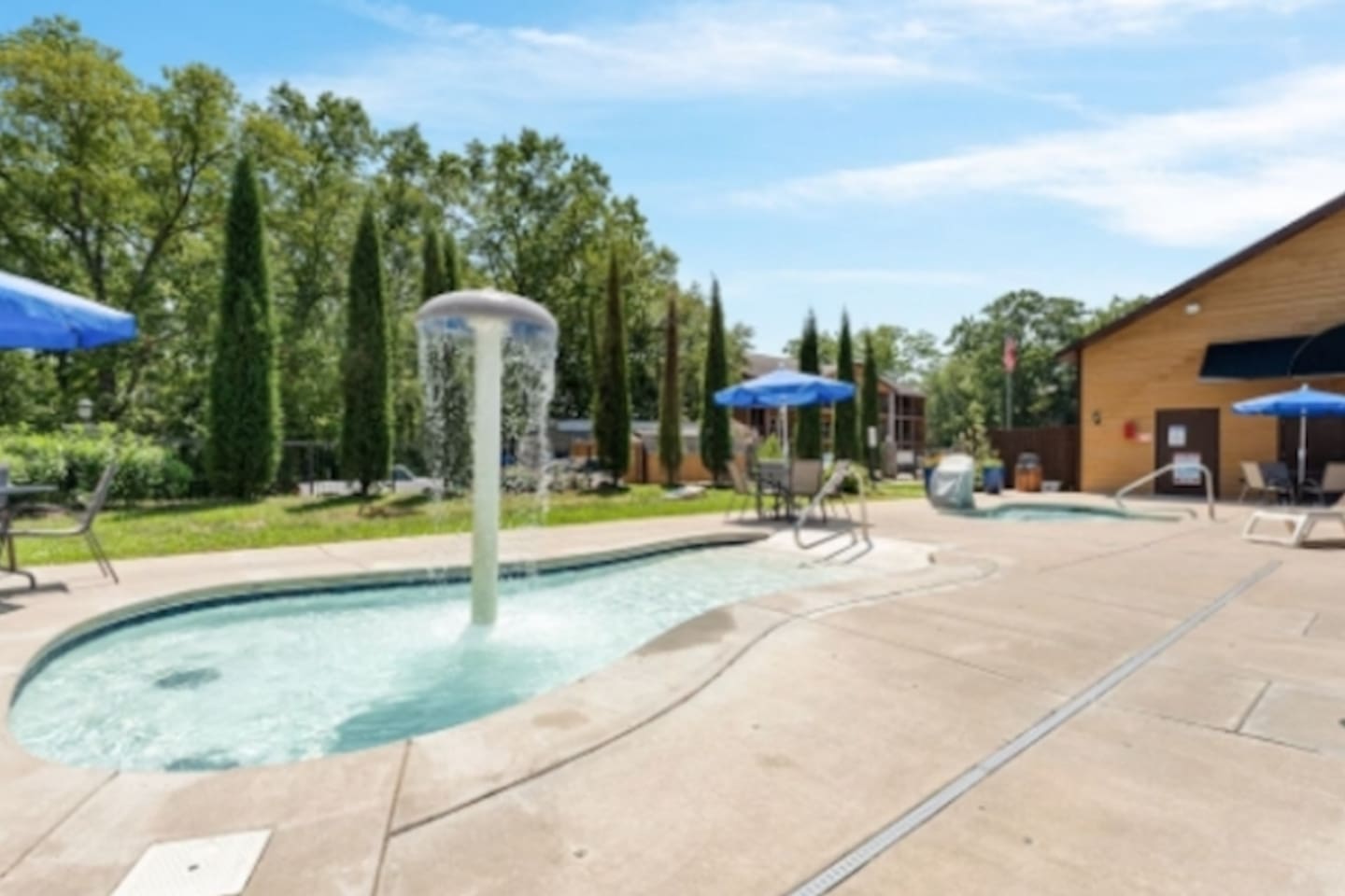 Splash pad for the kids and a community hot tub.