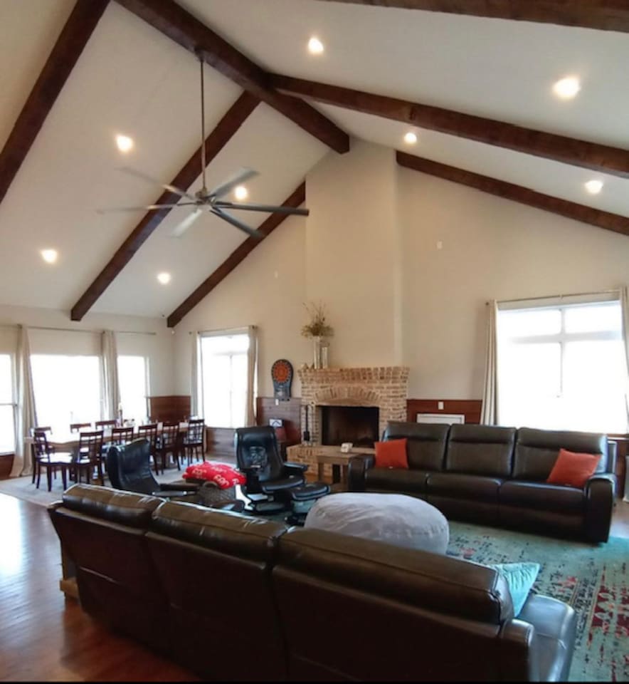 Living room/dining room