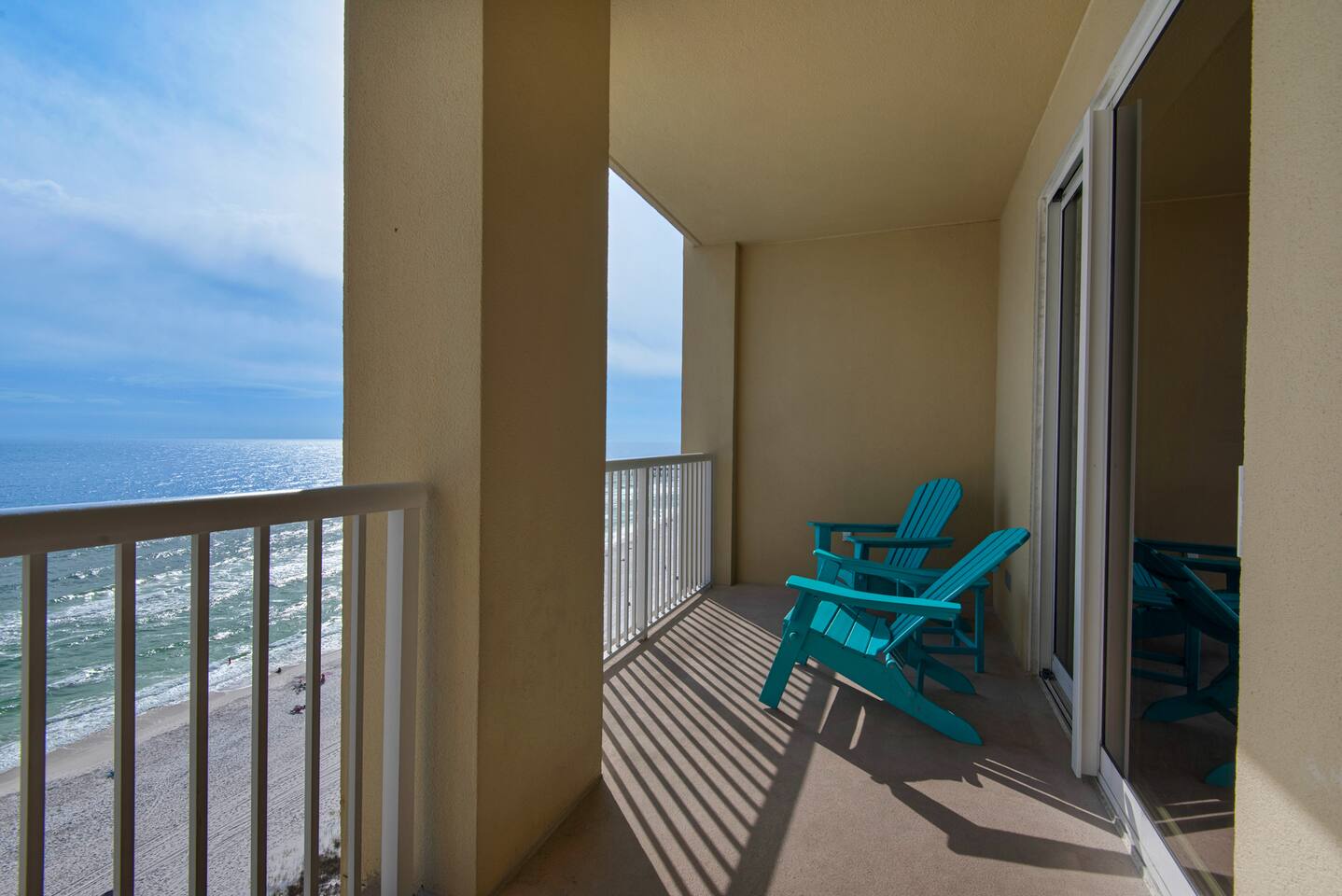 Relaxing balcony perfect for awesome sunset pictures