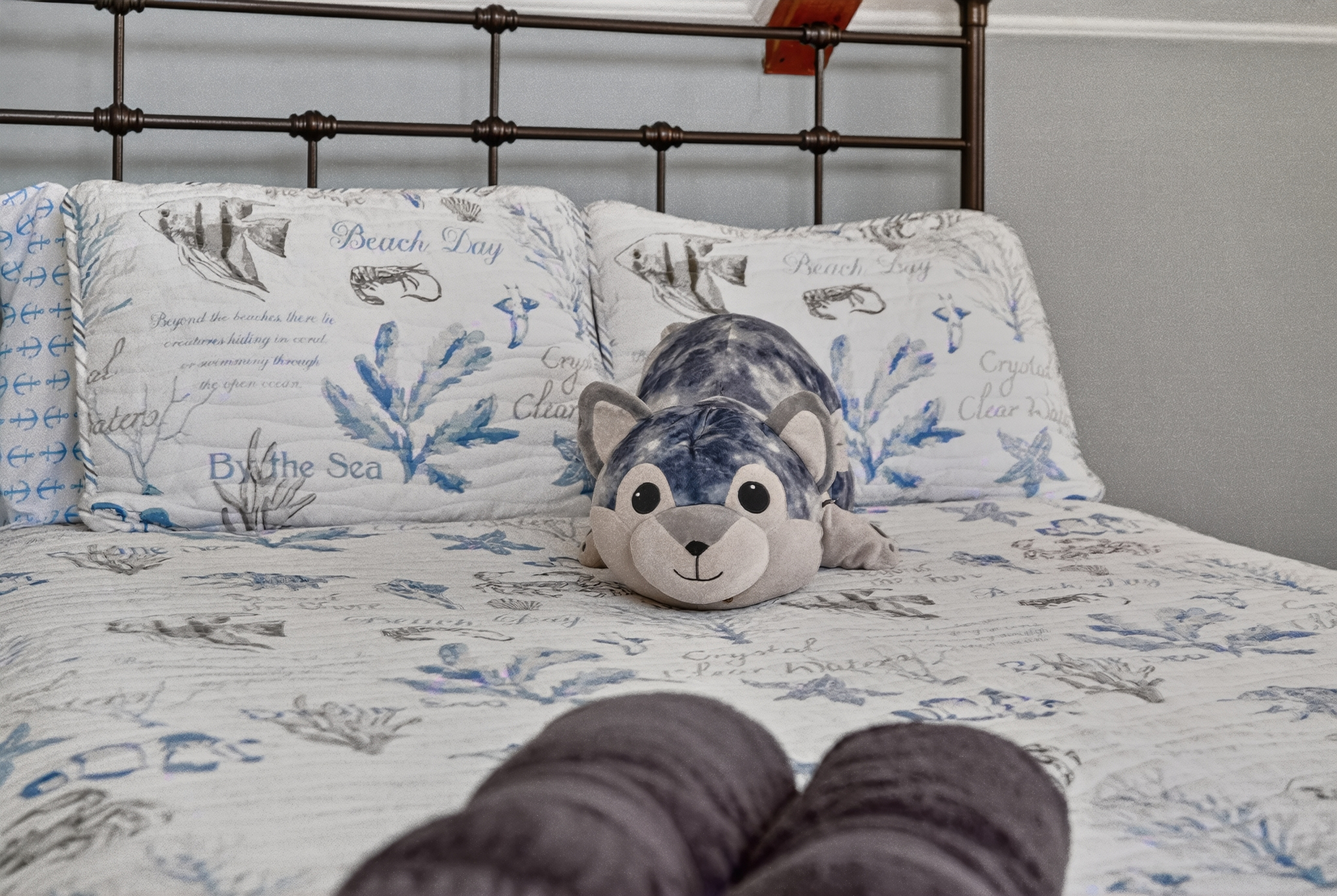 Comfortable queen bed with fresh linens, plush pillows, and a welcoming space to unwind after a day at the beach.