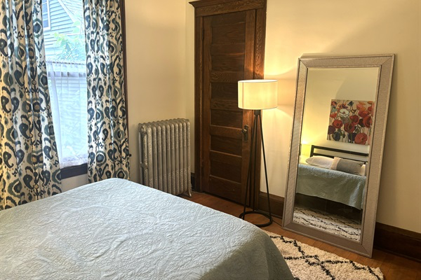 Full mirror in the Poppy Room