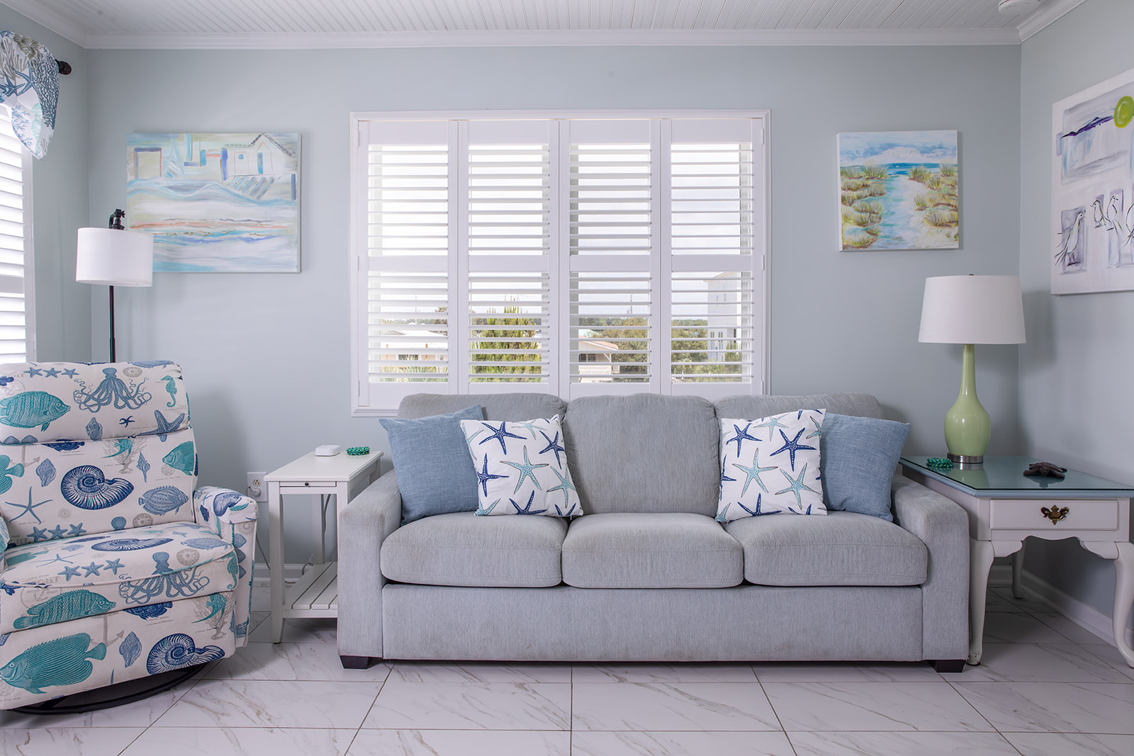 Sink into the sofa or settle into the rocker recliner with a book, a morning coffee, or your favorite show after a day at the beach. It’s an easy place to put your feet up and slow the pace.