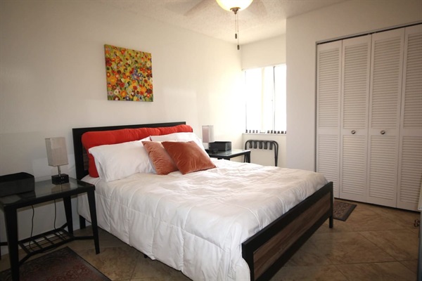Guest Bedroom w/Queen