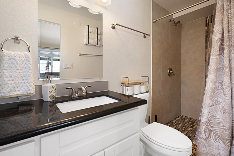 En suite bathroom #1, attached to Bedroom #1