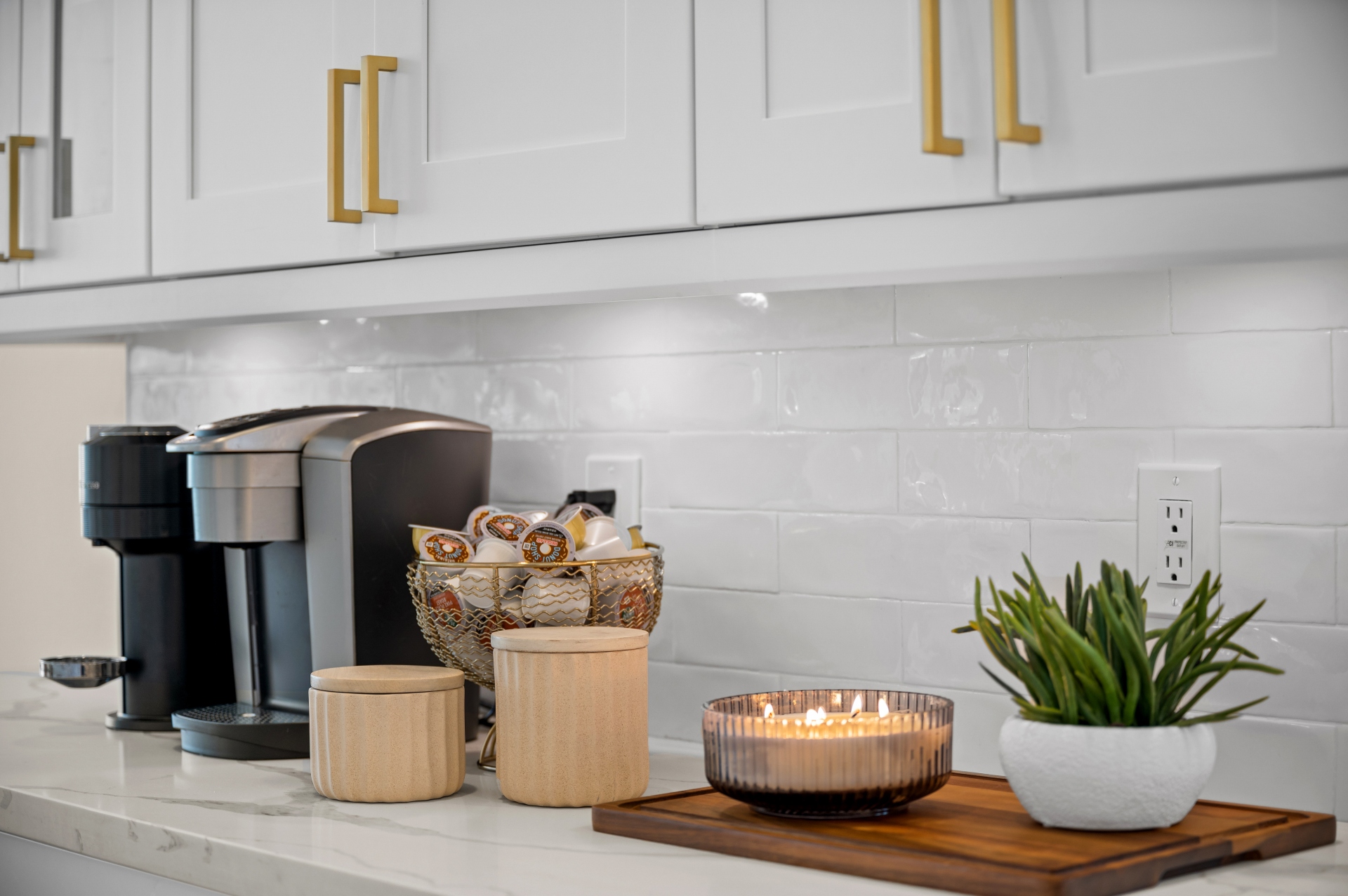 Fully Stocked Kitchen w/Keurig coffee maker