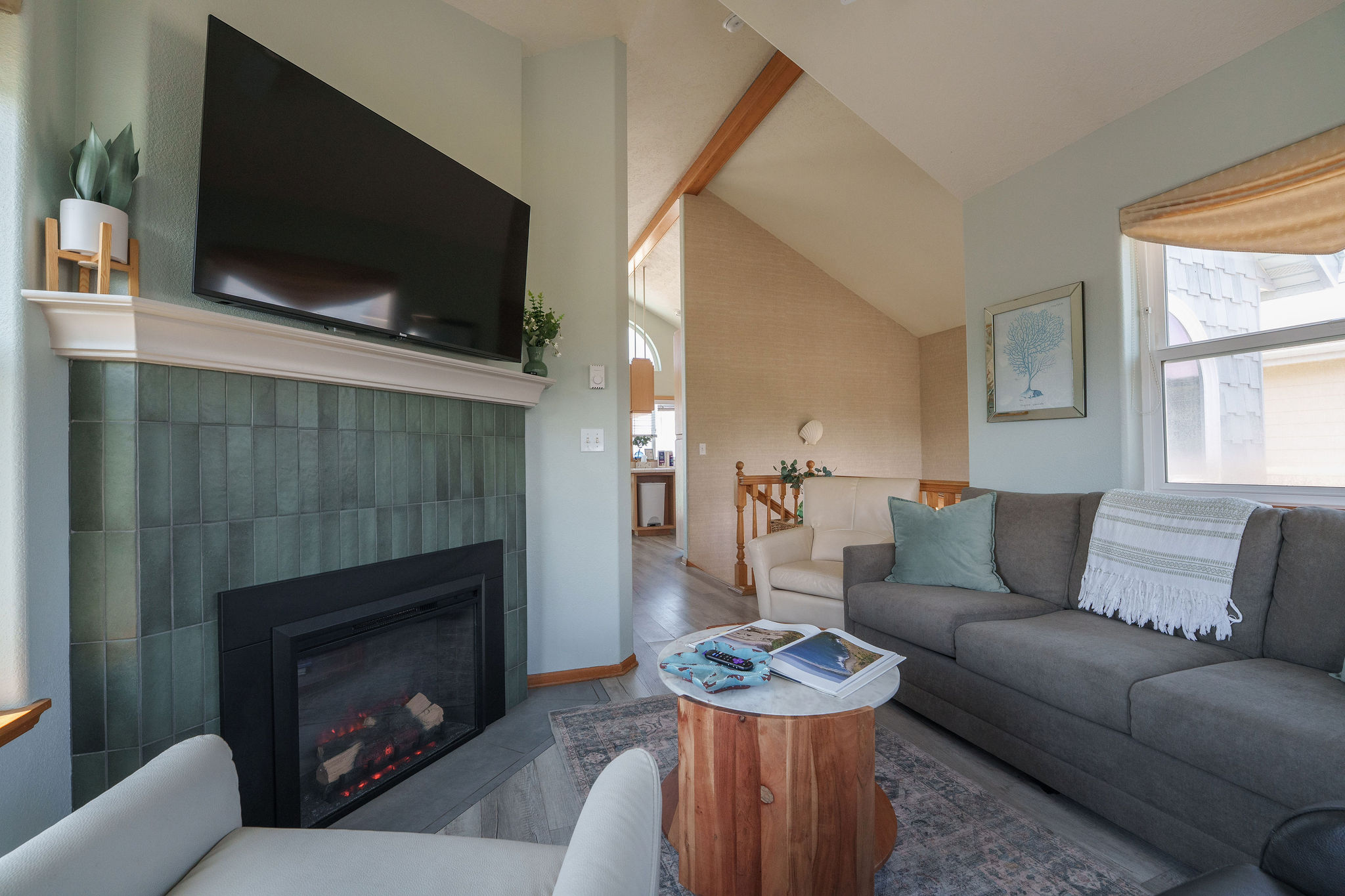 Entertain guests or simply lounge in comfort in our airy and spacious living room.