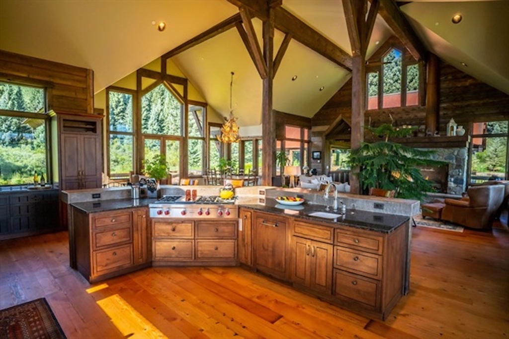 Kitchen Bar with extra dishwasher