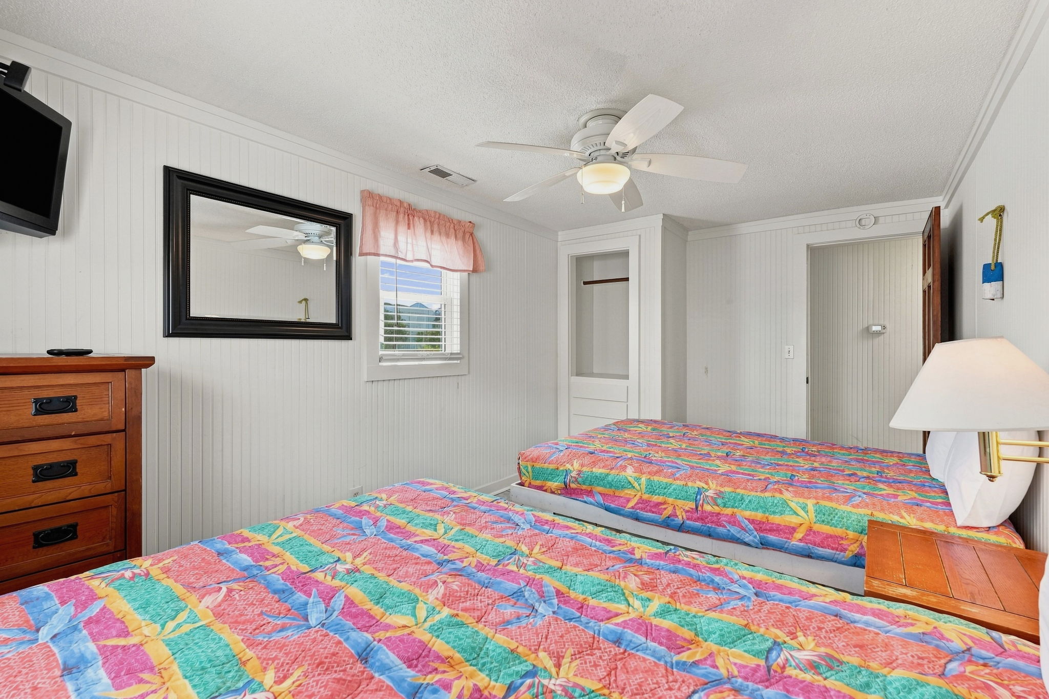 Guest Bedroom with two Queen beds 