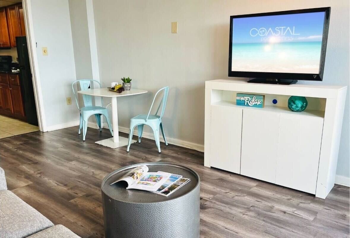 Immerse yourself in coastal chic decor, featuring a carefully curated blend of beach-inspired elements, soothing colors, and comfortable furnishings.