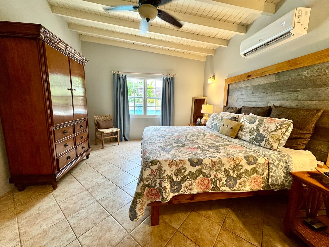 1st Floor Master bedroom with King bed and TV.
