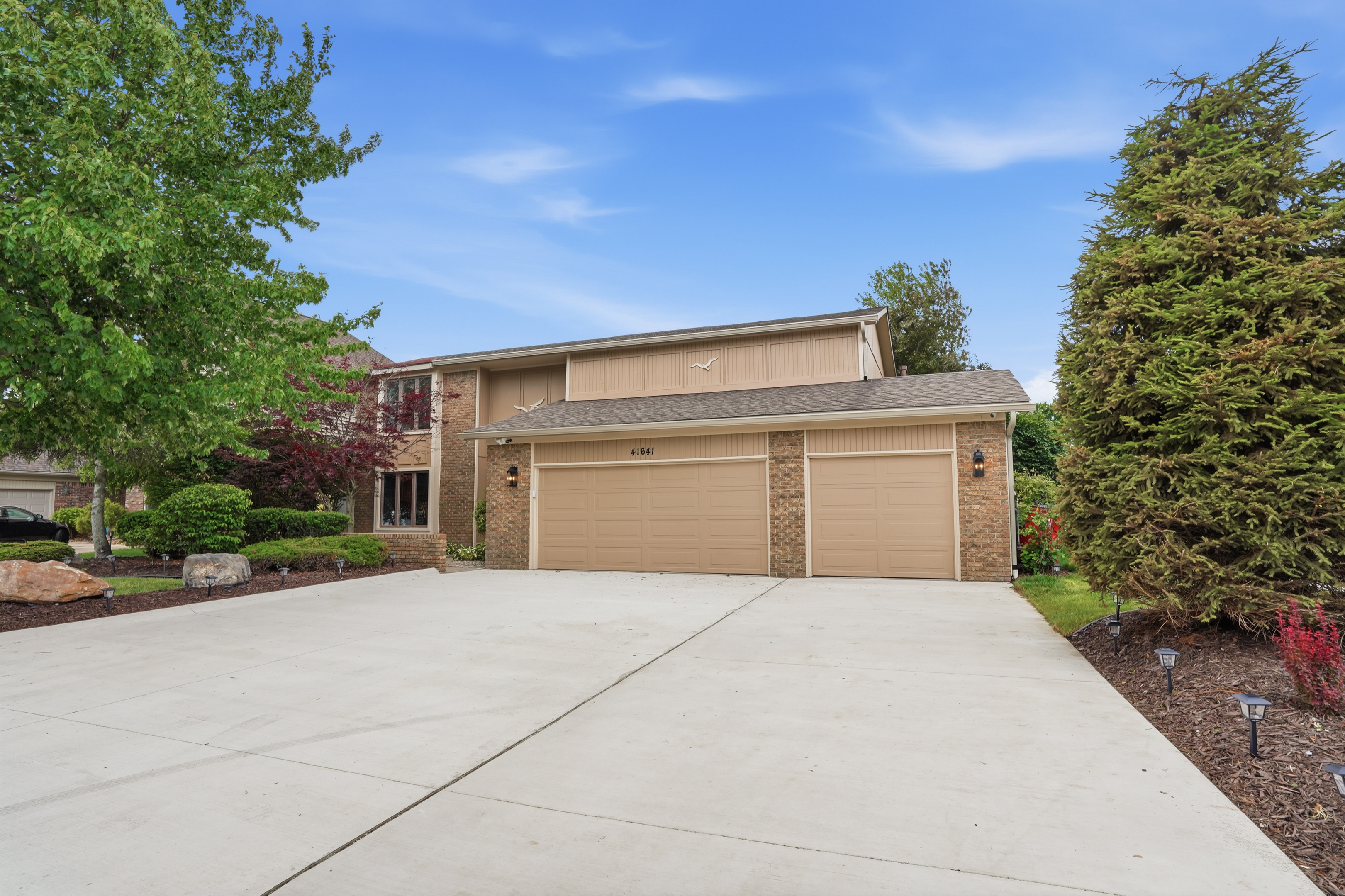 Clean, spacious home with a wide driveway and attached garage. Quiet suburban setting with well-maintained exterior ideal for comfortable, easy living and convenient parking.