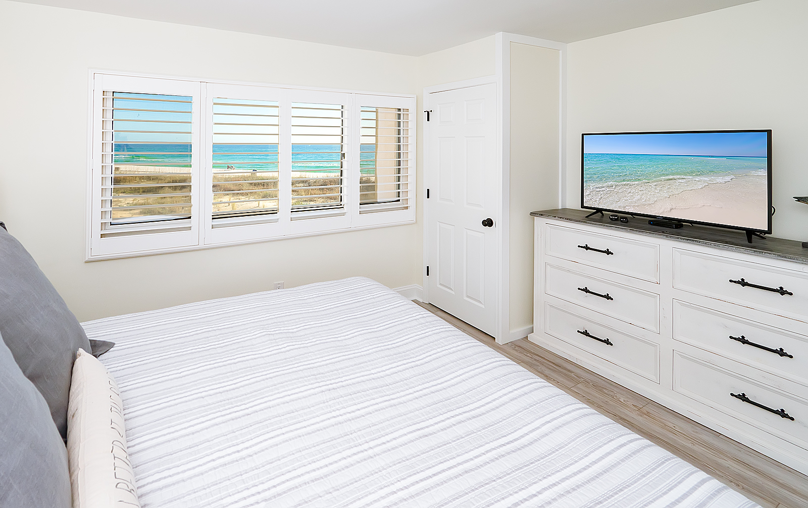 50" smart tv in master and a breathtaking view of the gulf