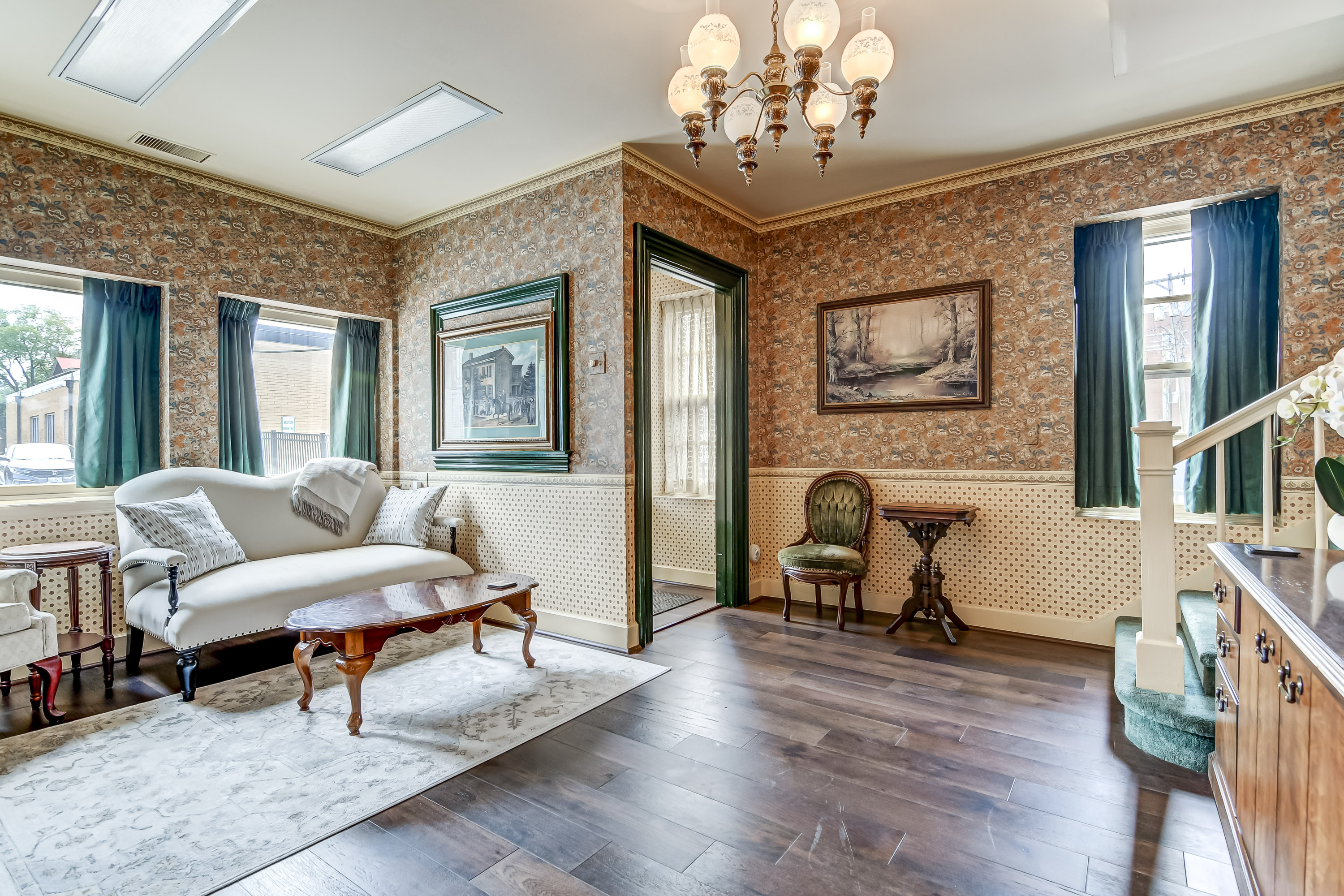 The Bressmer Carriage House - Living Room