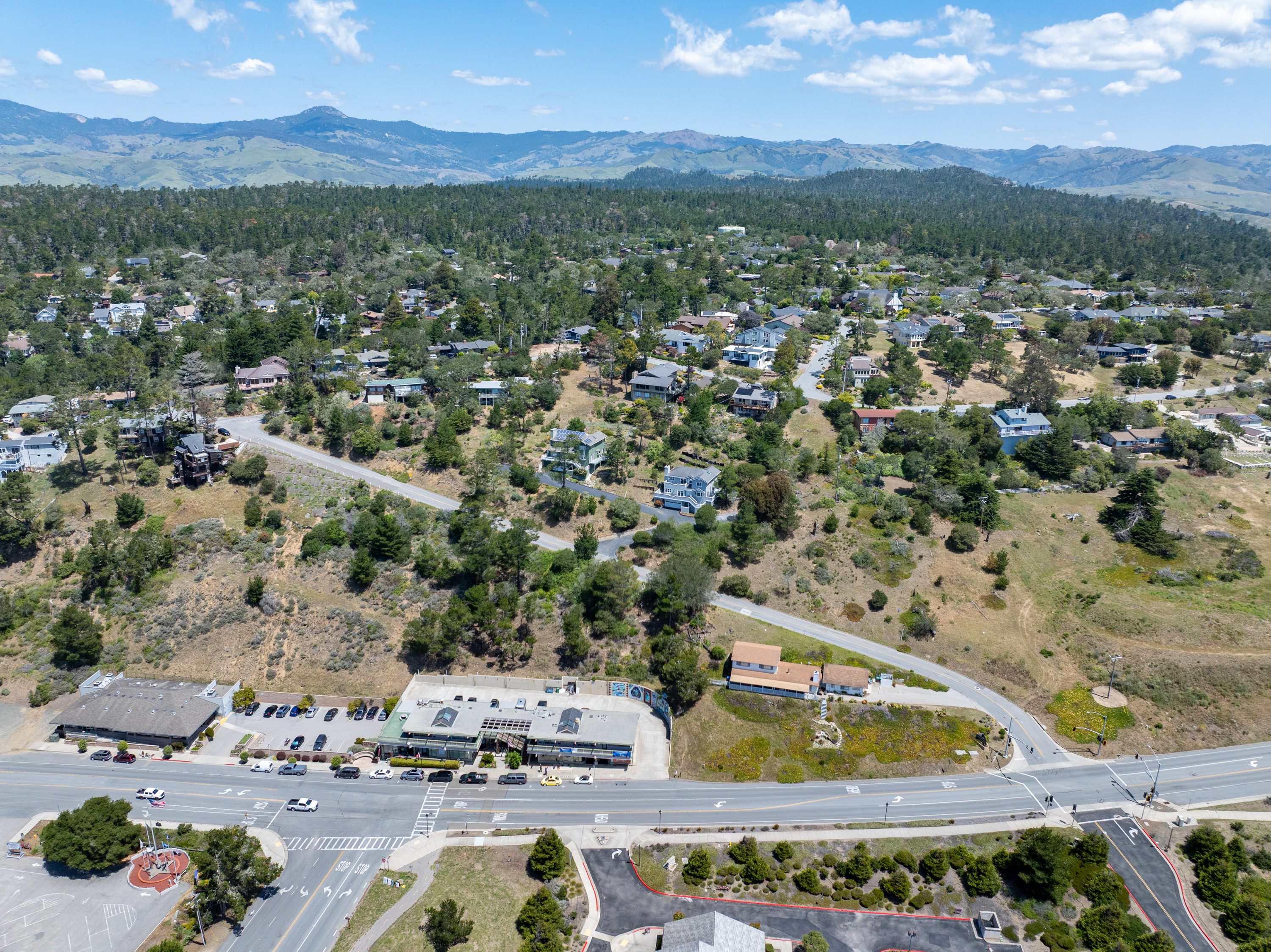 Scenic setting with spacious driveway, minutes to downtown.