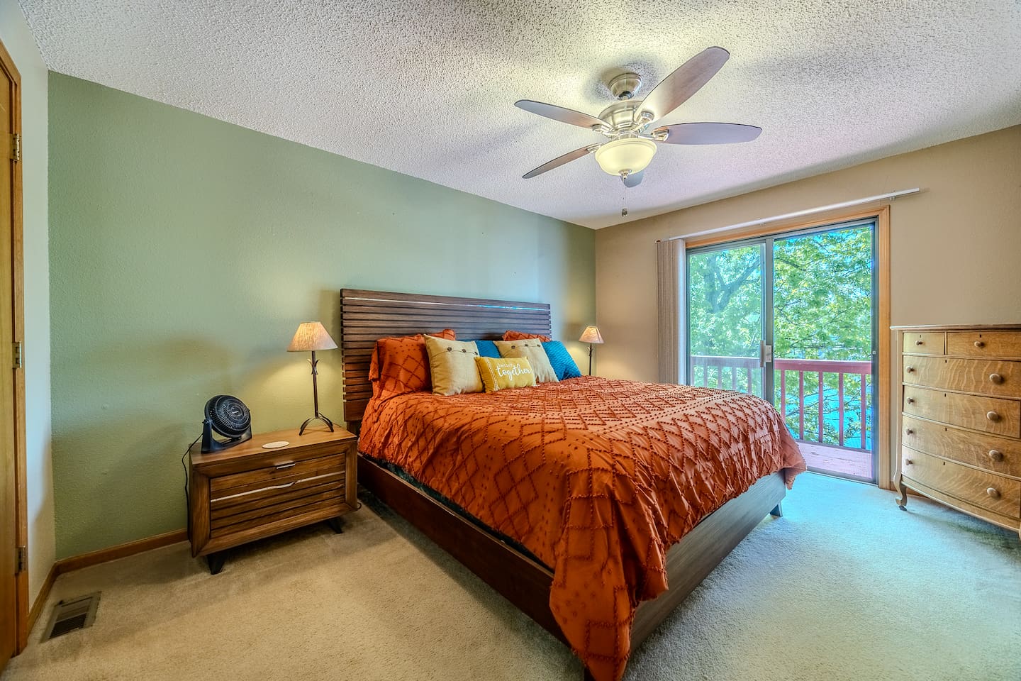 Upper Bedroom - King