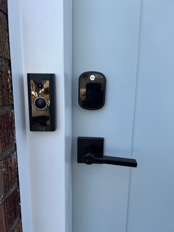 Check yourself in with the smart lock