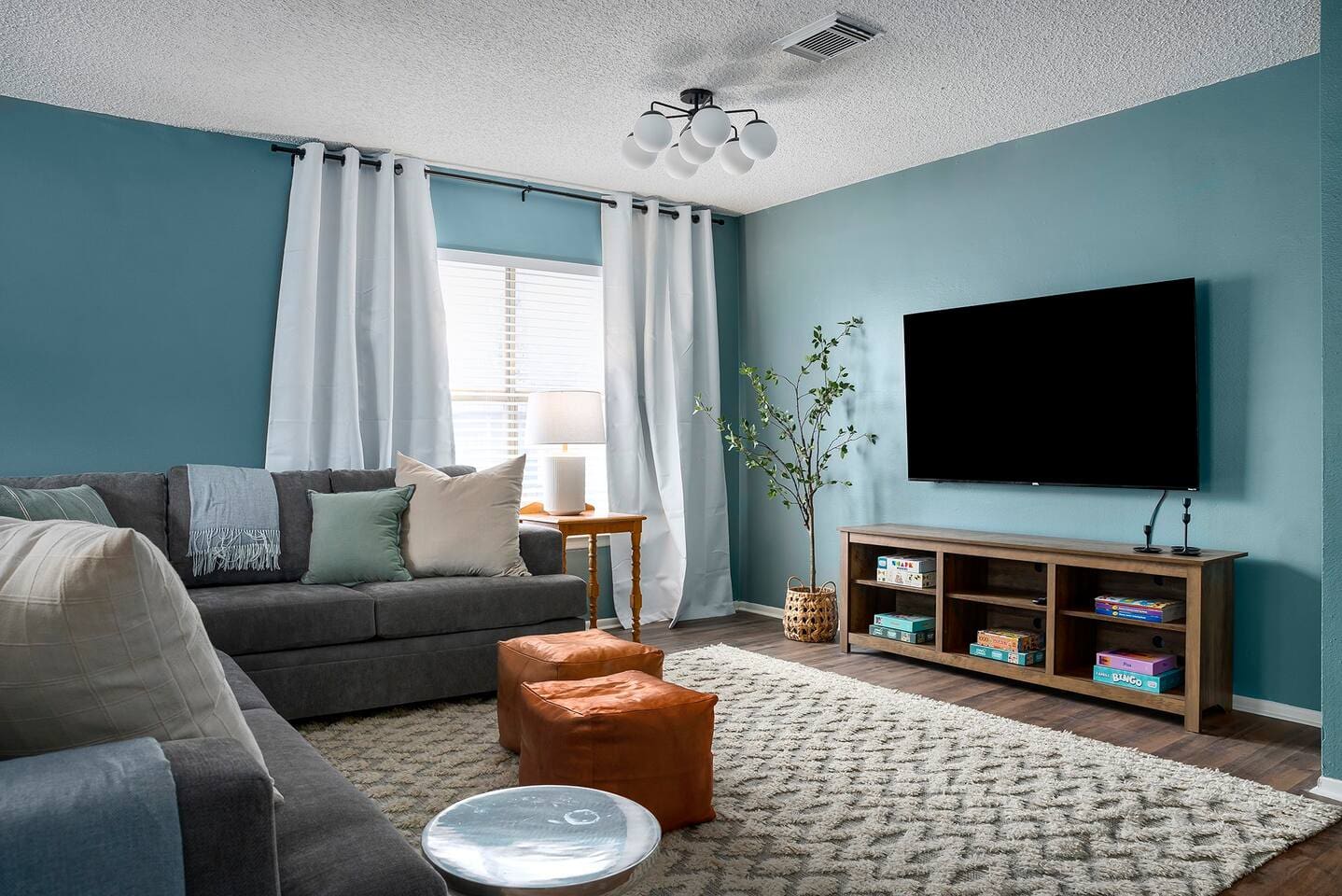 Let the sunshine fill out the space. Large windows allow for plenty of natural light.
