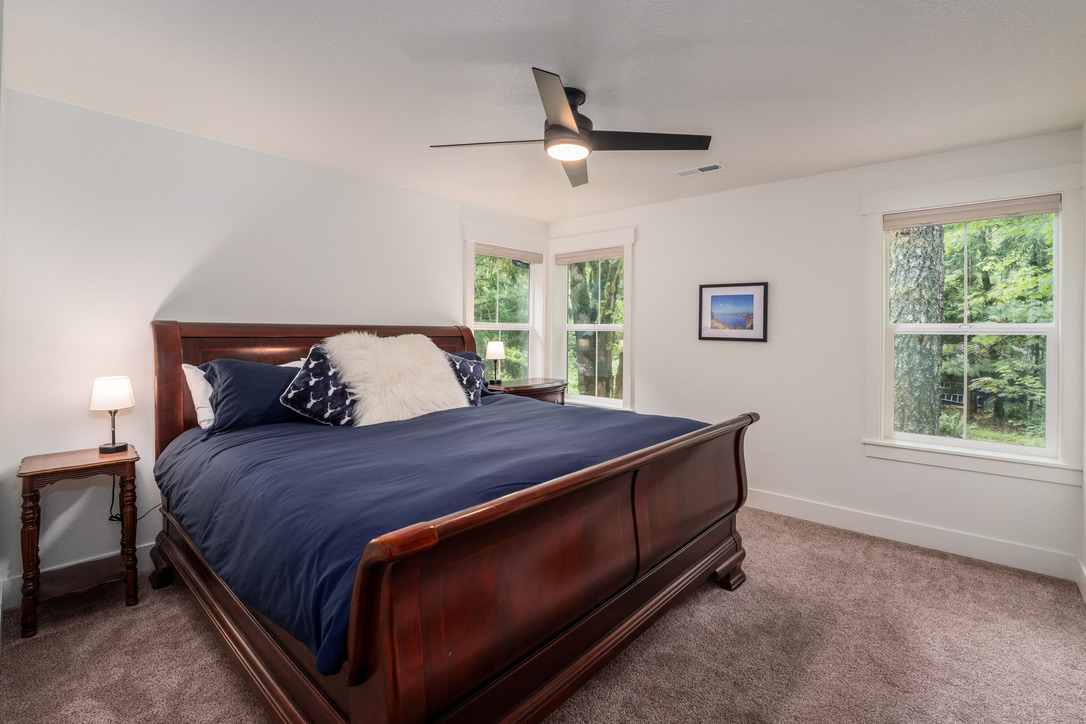 Mt Hood Hideaway Master Bedroom