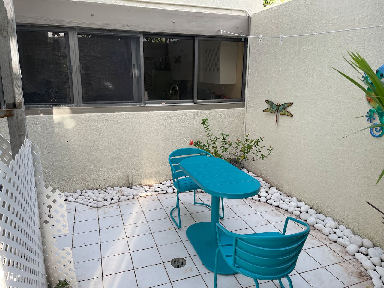 Private Atrium - sometimes mocking birds might visit!