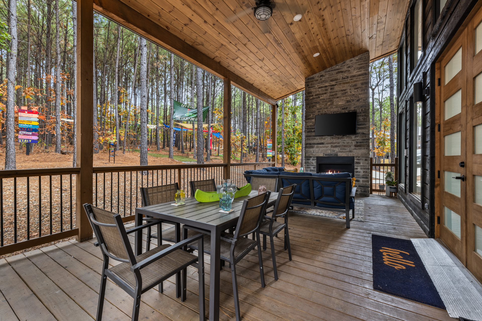 Outdoor Dinning and Living Area