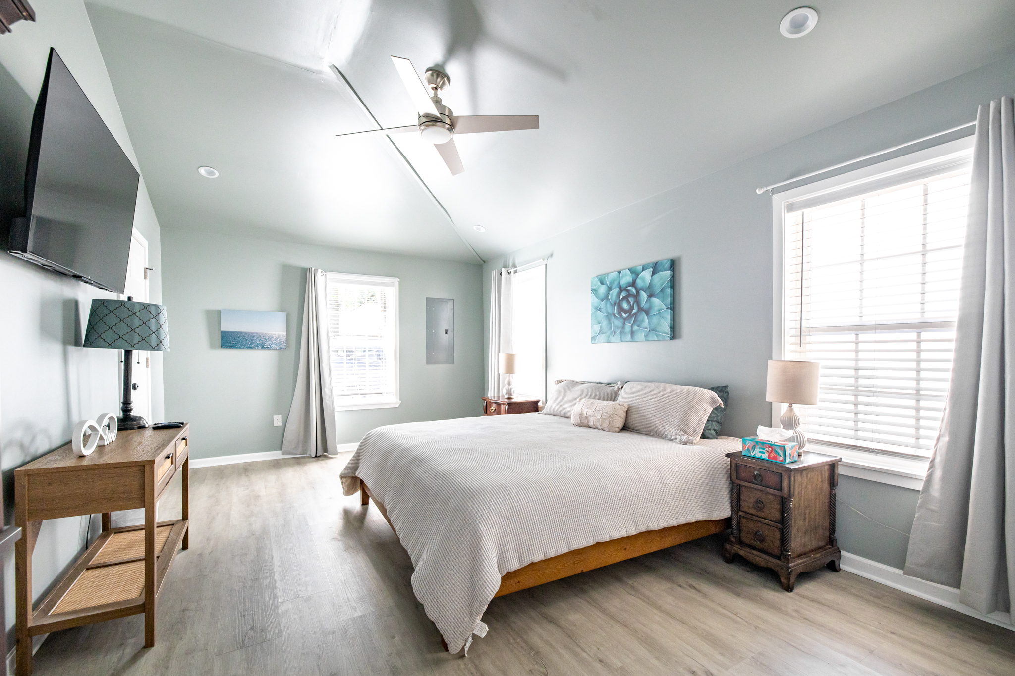 Large bedroom with king size bed & blackout curtains